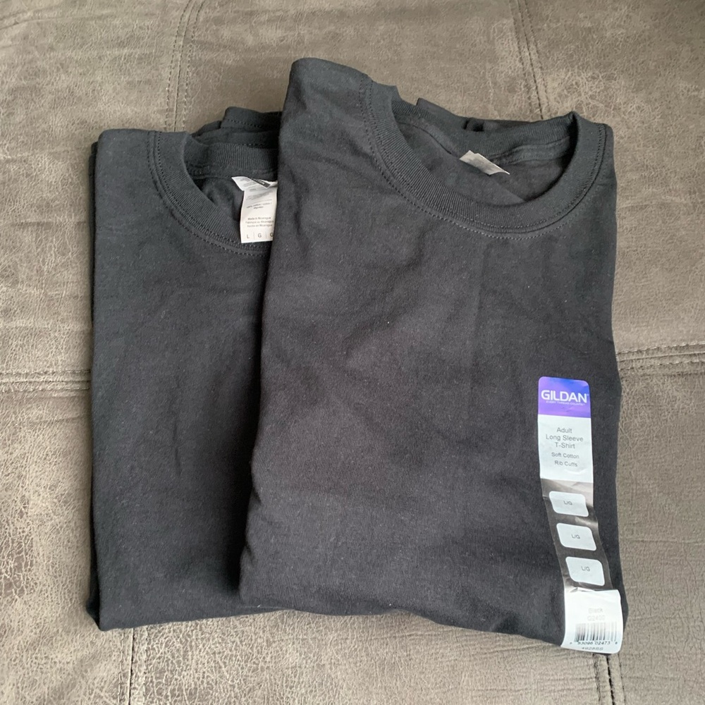 NWT 2 Gildan adult unisex long sleeve Ts